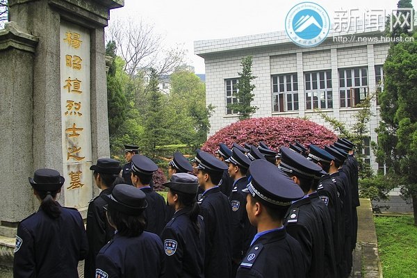 清明寄托哀思 湖南科技大学学生校卫队缅怀革命先烈