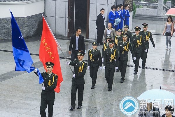 湖南科技大学学生参加湘潭烈士纪念碑揭幕活动