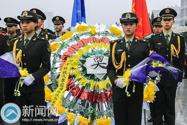 湖南科技大学学生参加湘潭烈士纪念碑揭幕活动