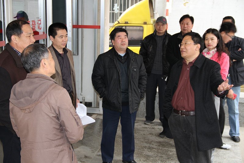 院领导一行走访学生社区