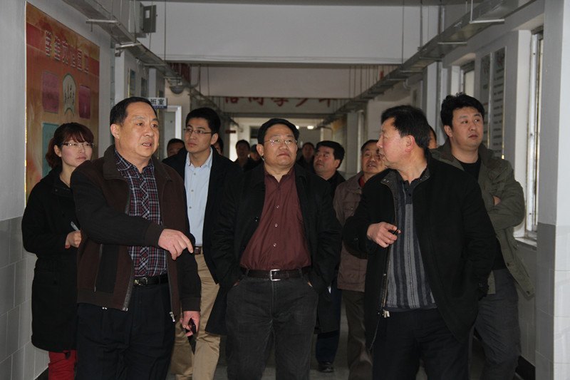 院领导一行走访学生社区