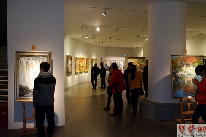 �뽡���ͻ�����չ��У�����ݿ�չ