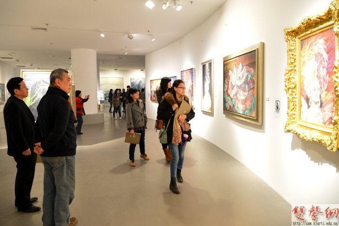 �뽡���ͻ�����չ��У�����ݿ�չ