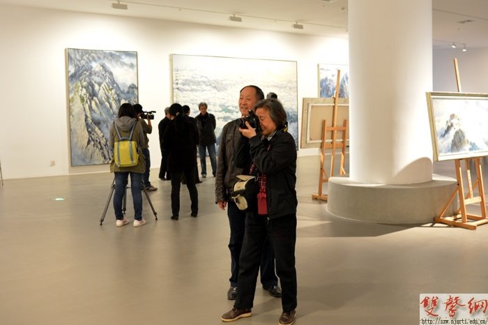 �뽡���ͻ�����չ��У�����ݿ�չ