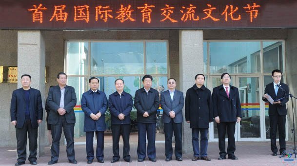 ���ϴ�ѧ�׽���ʽ��������Ļ��ڿ�Ļ