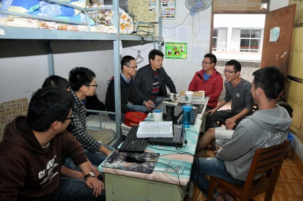 校领导看望受导学生