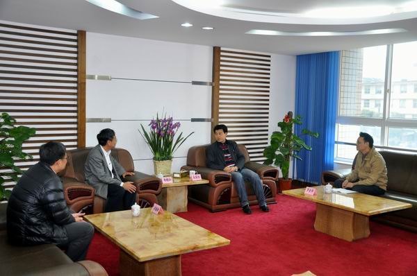 ��������ǻ��������ѧԺ�ڿεĴ�Ҷ��ѧ��ʦ