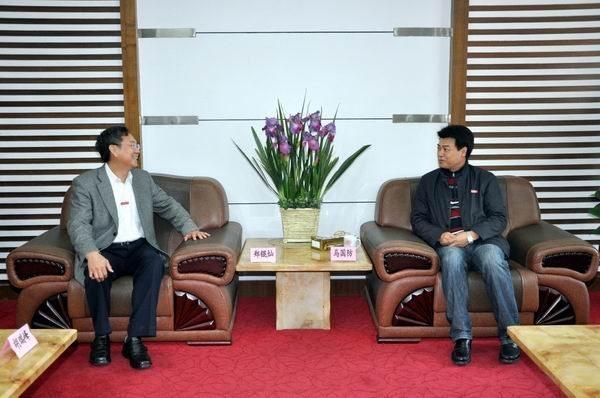 ��������ǻ��������ѧԺ�ڿεĴ�Ҷ��ѧ��ʦ