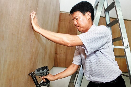 校领导慰问刘海校友