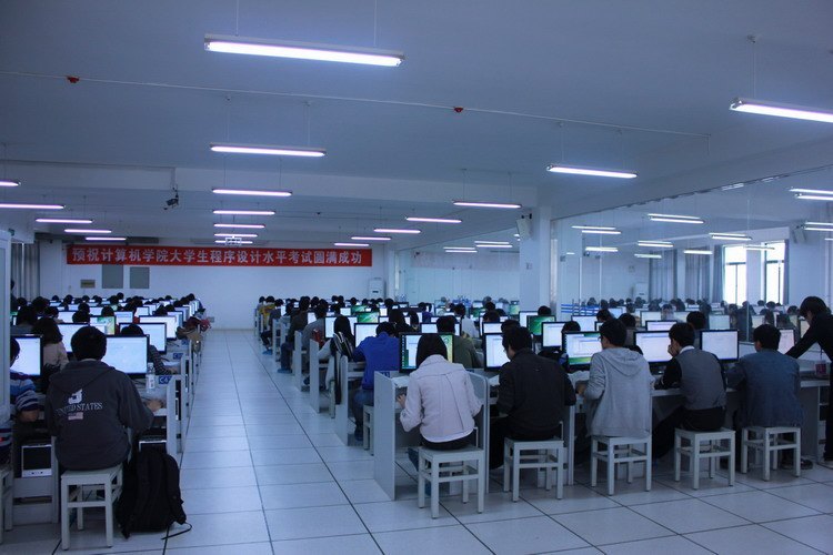 计算机学院利用先进教学测试平台推进自主学习风尚