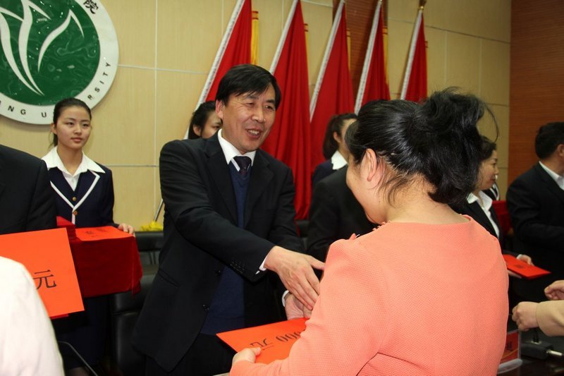 许昌学院2011—2013年大学生学术科技竞赛活动表彰大会隆重举行