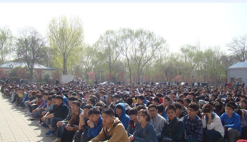 ��������������Բ���й��Ρ�Ϊ����ĵ�ʮ�Ž�У԰�Ƽ��Ļ������ڿ�Ļ