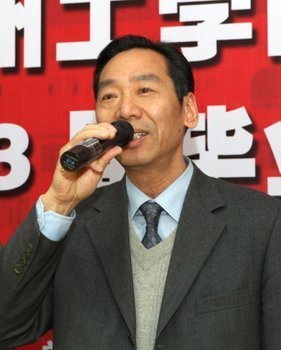 百余企业齐加盟 招募人才有新招 外国语学院举办2013届毕业生专场招聘会