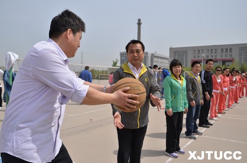 健康、快乐是动力的源泉——西安交通大学城市学院第五届教职工趣味运动会圆满落幕