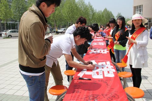 许昌学院组织开展“光盘”系列活动