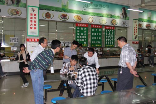 省教育厅检查指导湖北工业大学“反对餐桌浪费”专项工作