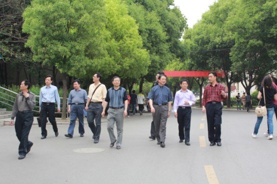 校领导何艾兵深入商贸学院调研后勤工作