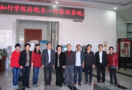 西北师范大学知行学院院长带队参观上海电力学院图书馆