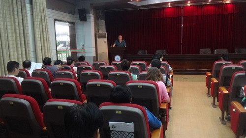 体育学系召开教职工大会宣传贯彻学校三届四次双代会精神