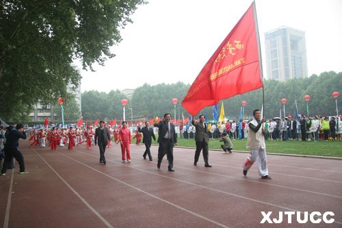 西安交通大学城市学院代表队参加交大第51届运动会