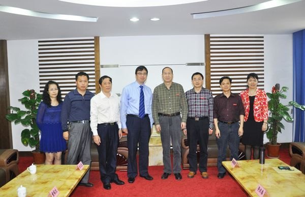 国际货币基金组织研究部研究员童晖博士来校讲学