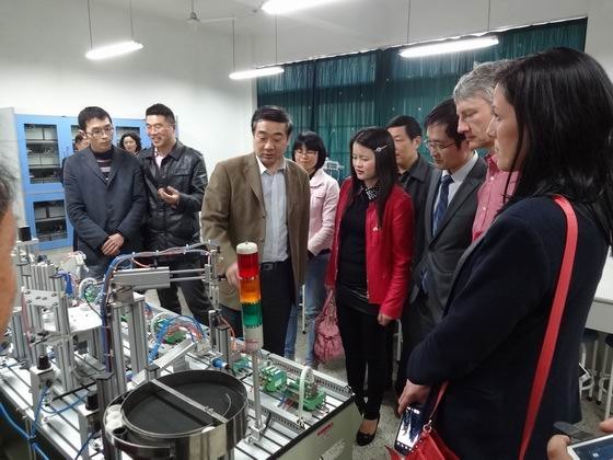 爱尔兰塔拉理工学院Cranley女士一行来皖西学院交流讲学