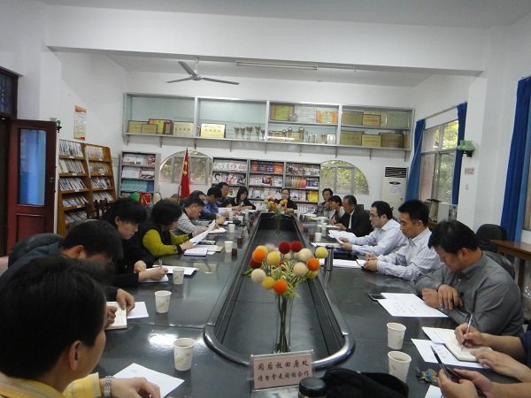 学校召开2013年度关工委工作会议