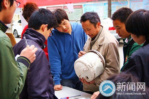 物理与电子科学学院续写“义务维修”坊间佳话