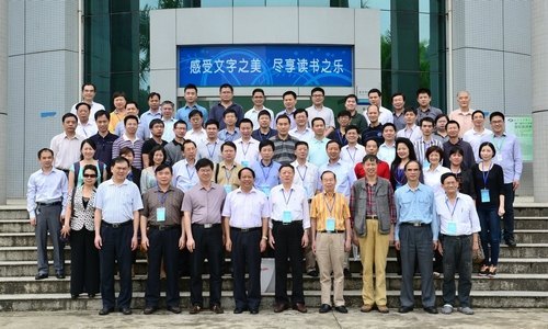 2013ӭ�Ӵ�����ʱ���������ֻ���ʡ�����ѧ�����鳤��ϯ���ڻ���ѧԺ����