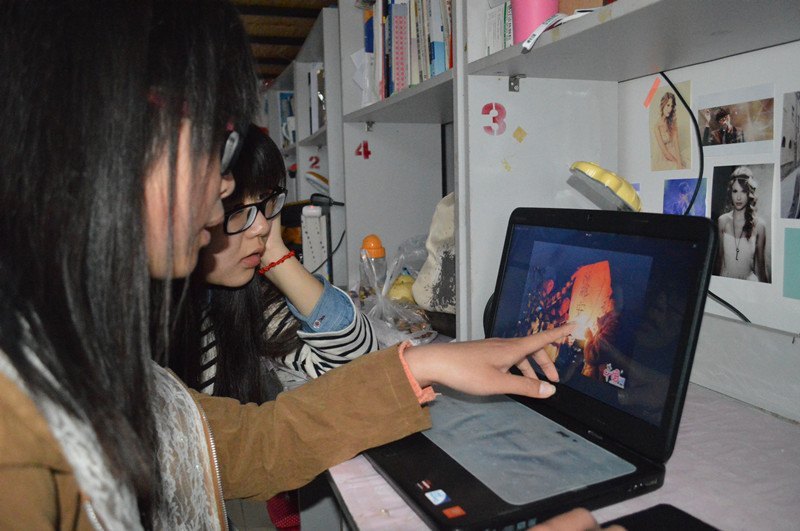 文经学院师生为雅安祈福捐款