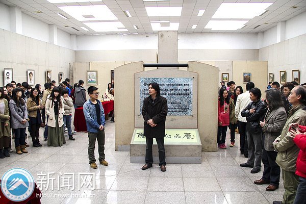 һ����ʵ�İ����Σ�����ѧԺ�����ۻ滭��Ʒչ˳������