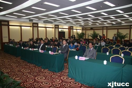 ������ͨ��ѧ����ѧԺ�ɹ��ٰ��׽�ȫ������ѧԺְҵ��չ������̳