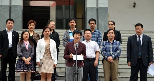 广西师范学院2013年“走进好书”读书活动月拉开帷幕