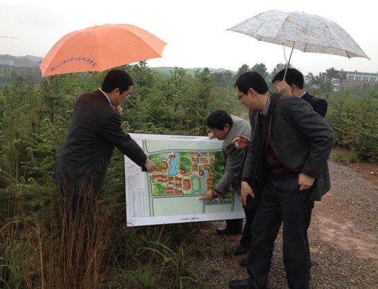 校相关职能部门负责人考察工程技术学院咸宁校区