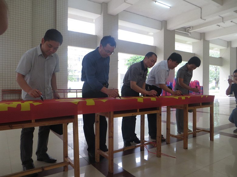 ��ѧѧԺ�ٰ�2013�ꡰ���Ĺ�� ���ɳ����ذ����ض�ͯ���Ա־Ը����ѵ