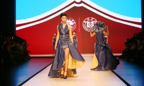 ʮ���캣����ʱװ����̨չ�ֻ�Ժѧ�ӷ��