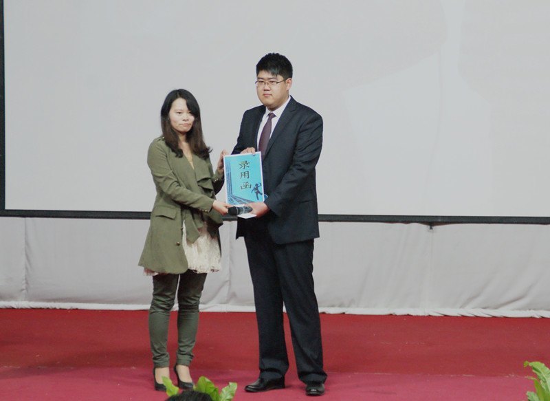 ѧԺ�ڶ���У԰��ְ����show��ְʤ�ľ�Բ������