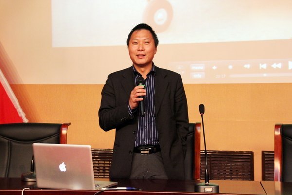 美国南加州大学陈证元博士来郑州职业技术学院做人文科学讲座