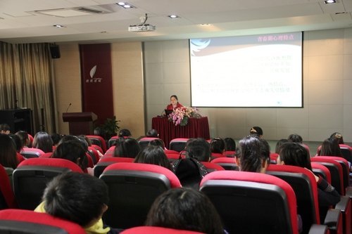 电气工程学院举办女大学生保健知识讲座