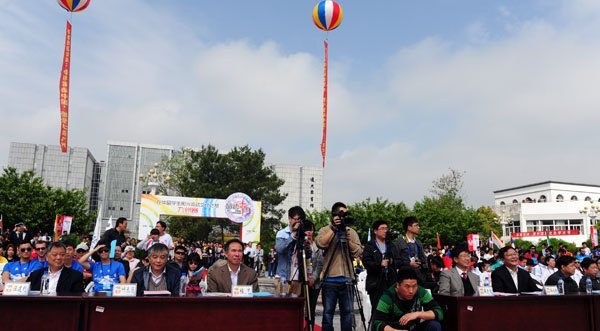 汇聚五湖四海朋友 促进中外文化交流——首届“留动中国—在华留学生阳光运动文化之旅”九州赛第四赛区比赛在黄山学院开幕