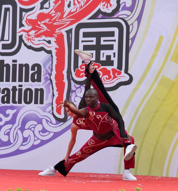 汇聚五湖四海朋友 促进中外文化交流——首届“留动中国—在华留学生阳光运动文化之旅”九州赛第四赛区比赛在黄山学院开幕