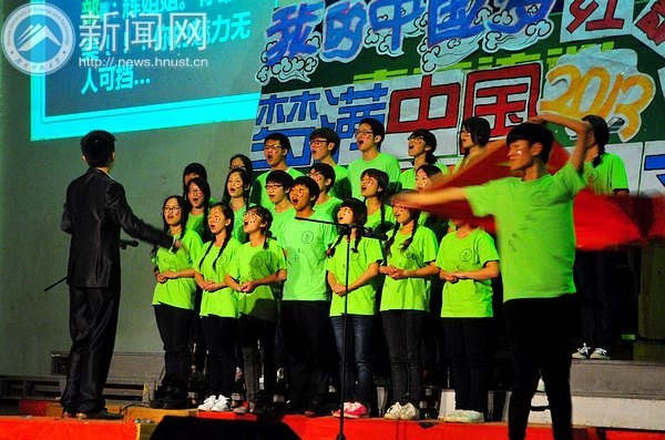 梦满中国 人文学院唱响“中国梦”