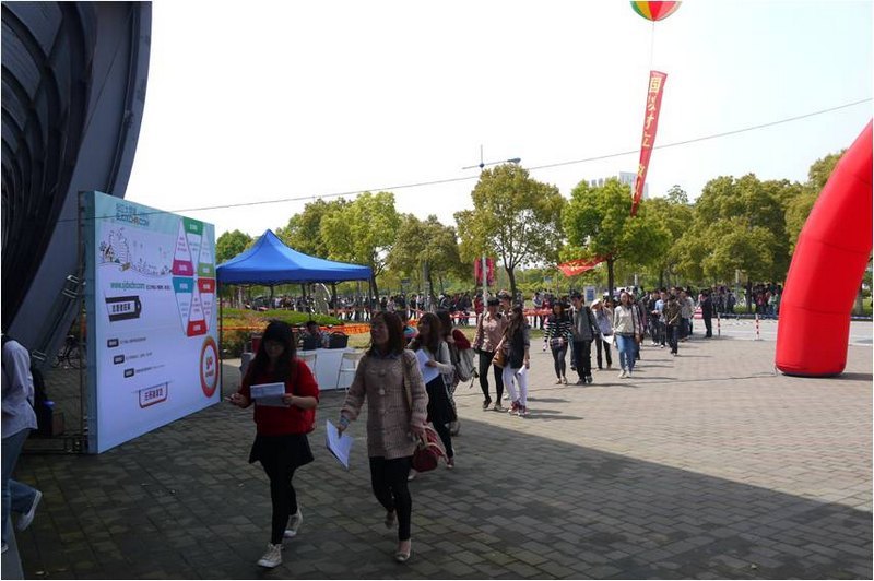 第五届“梦想进校园,精彩绘人生”松江大学园区招聘会在校举行