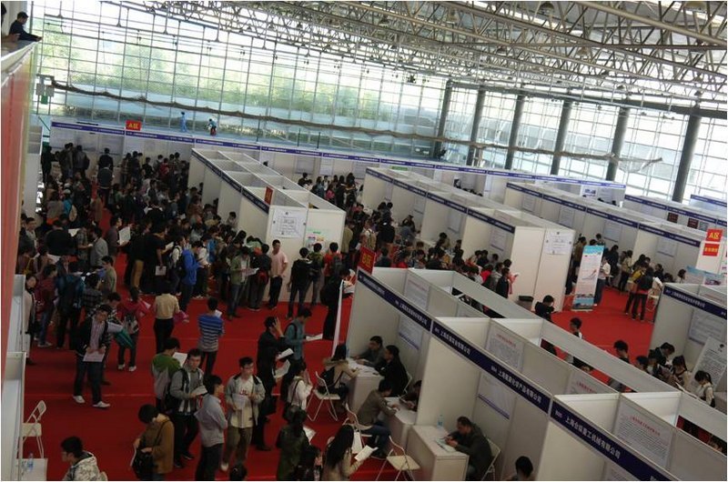 第五届“梦想进校园,精彩绘人生”松江大学园区招聘会在校举行