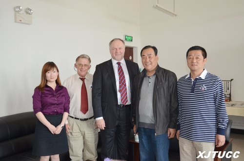 加拿大纽芬兰纪念大学商学院院长Wilfred Zerbe教授一行来访西安交通大学城市学院