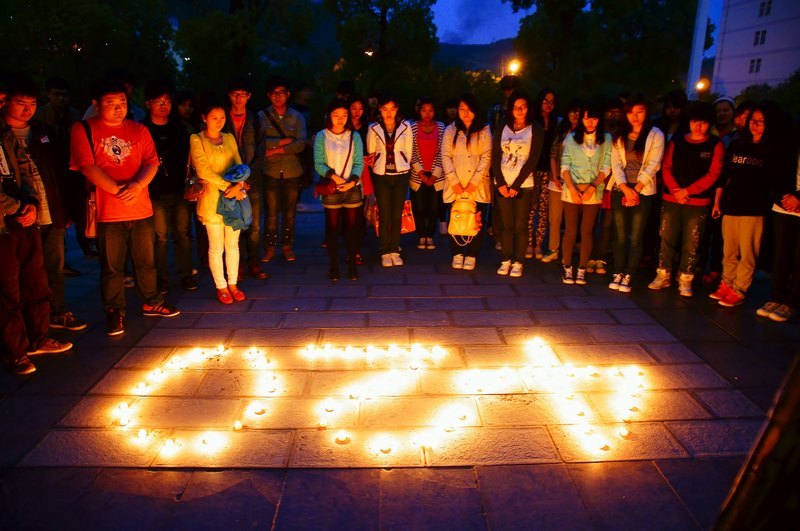 “情系雅安”系列之一:党员就是要在关键时刻冲在前面