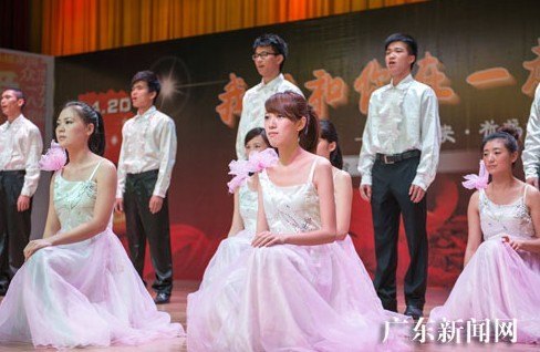 【广东新闻网】“我们和你在一起” 广东惠州学院诗歌祈福情系雅安