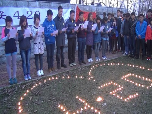 经济管理学院开展为雅安祈福活动经济管理学院开展为雅安祈福活动