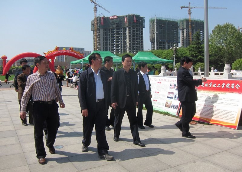 许昌市2013届高校毕业生春季双向选择洽谈会在许昌学院成功举办