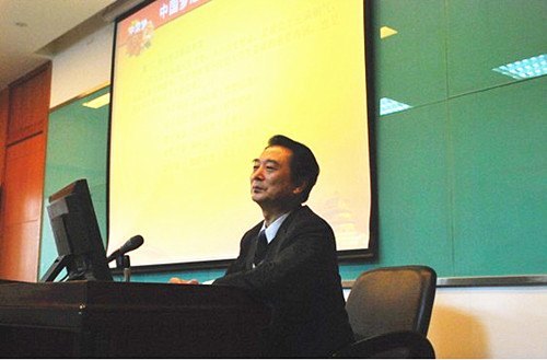 校领导为经政学院师生作专题报告